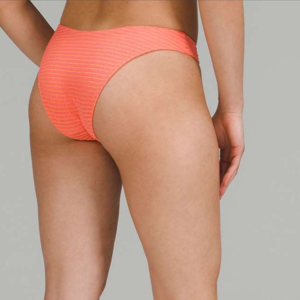 NWT Lululemon Smocked Mid-Rise Skimpy-Fit Swim Bottom
Hyper Stripe Raspberry